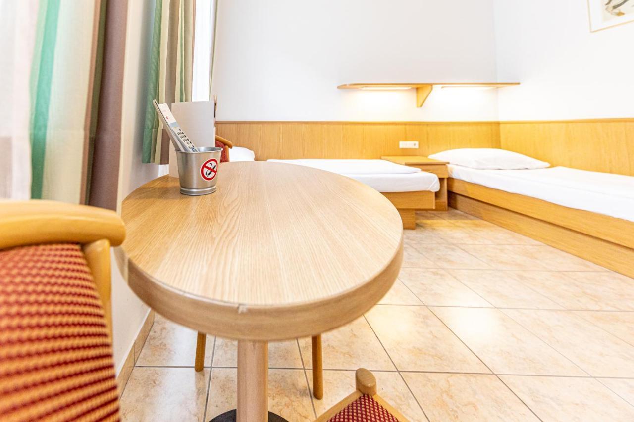 Hotel-Pension Fuenfhaus Viyana Dış mekan fotoğraf