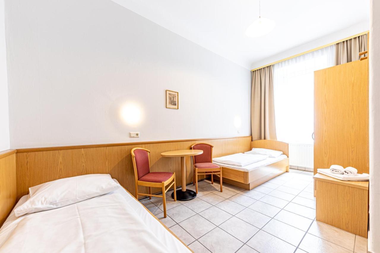 Hotel-Pension Fuenfhaus Viyana Dış mekan fotoğraf