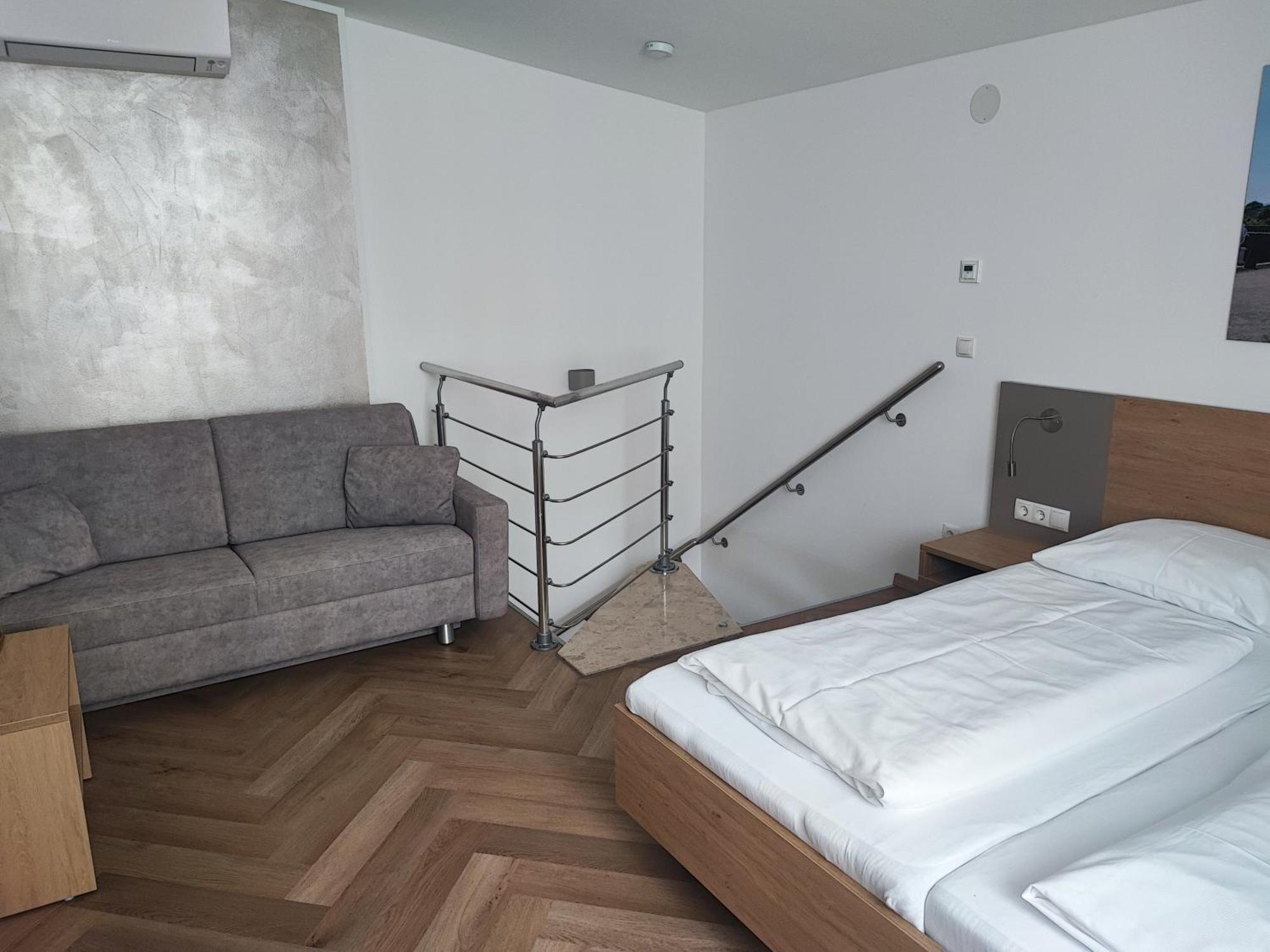 Hotel-Pension Fuenfhaus Viyana Dış mekan fotoğraf